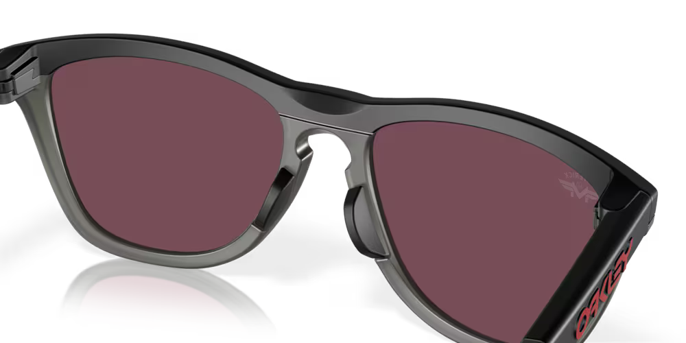 Oakley Frogskins Range Maverick
Vinales Özel Seri Matte Black Prizm Road