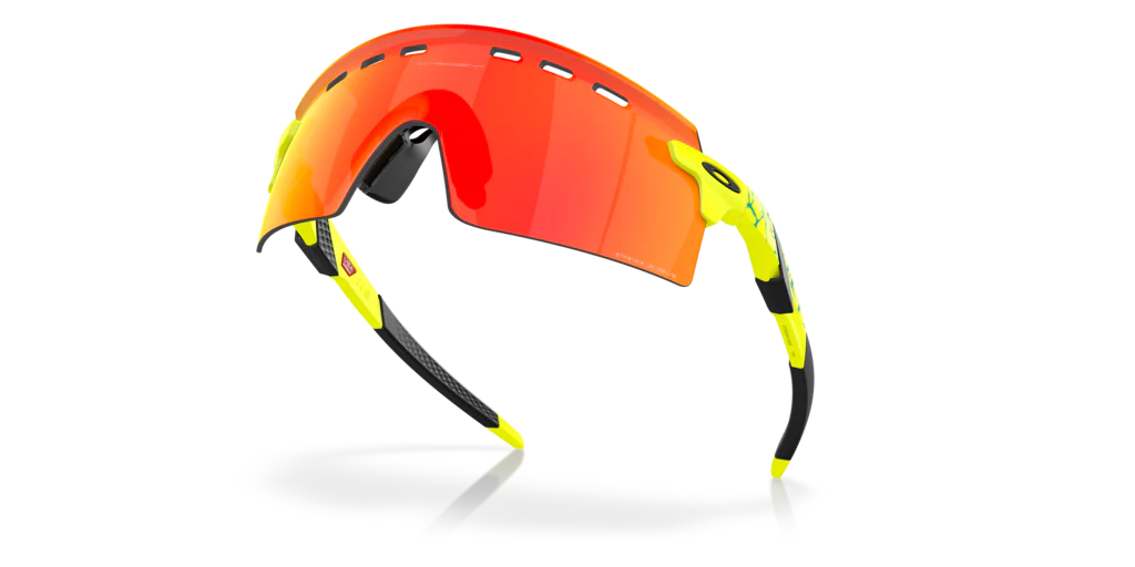 Oakley Encoder Strike 923519 gözlük, prizm ruby lens ve sarı detaylarla, spor aktiviteleri için ideal.