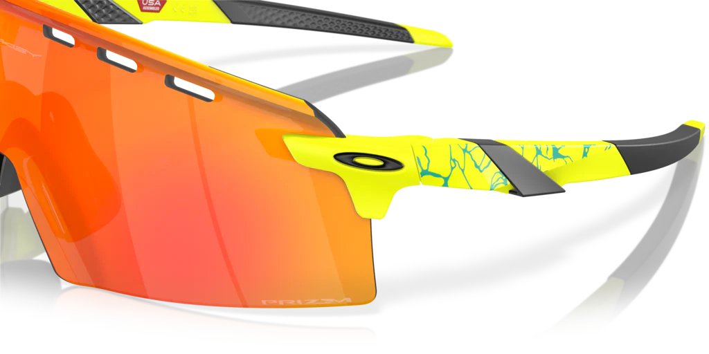 Oakley Encoder Strike 923519 gözlük, canlı sarı detaylarla Prizm Ruby lens, modern tasarım ve spor performansı için ideal.